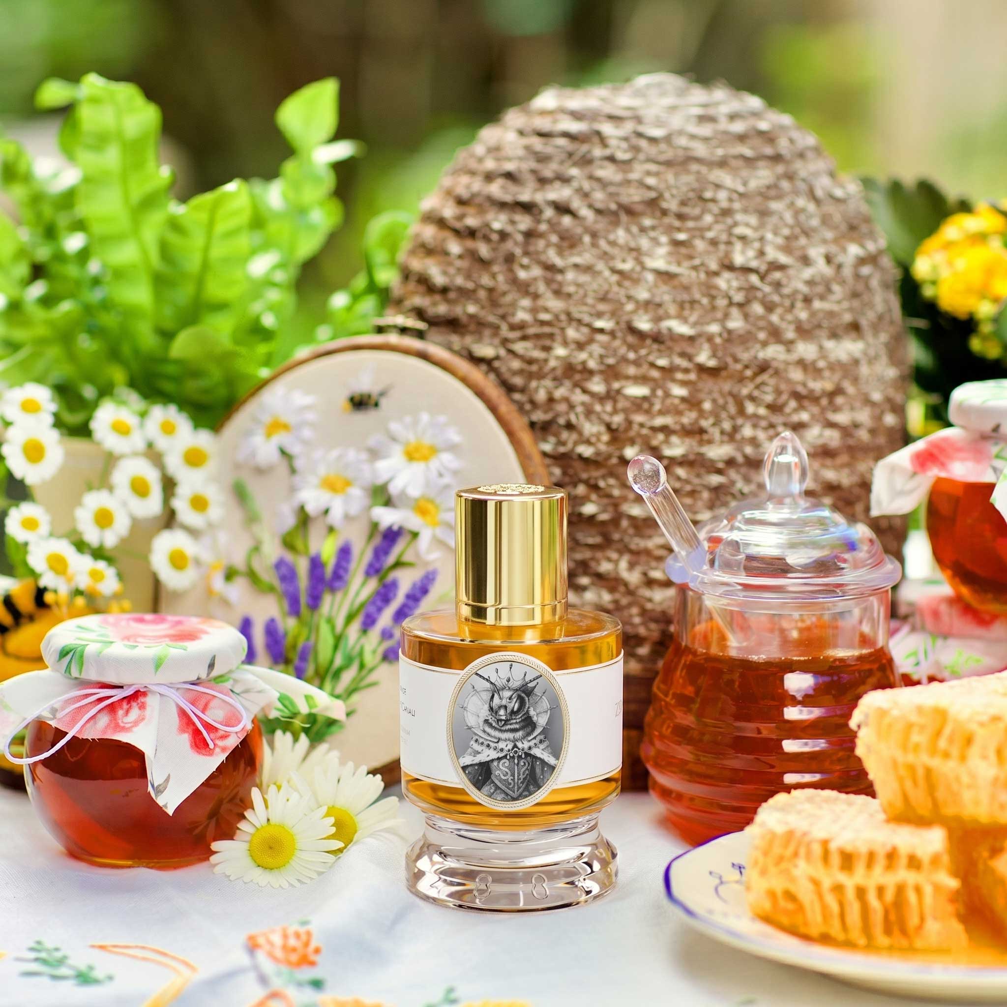 Zoologist Bee Deluxe Bottle - Image 3